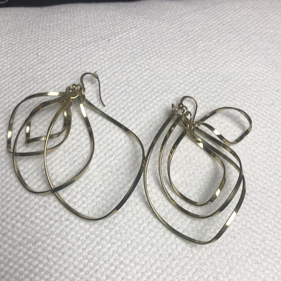 4/$20 Multi Layer Large Earing - Picture 2 of 2